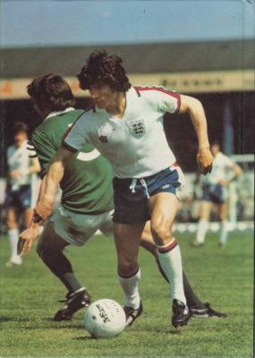 How to play soccer i gruppen Bcker / Sports Memorabilia hos Bobo-Konen (A133)